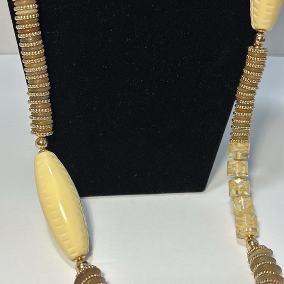 Chico’s Long Chunky Beaded Necklace Cream Gold Tone Acrylic Cylinder Disc Beads - Picture 3 of 12